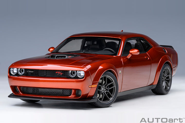 AUTOart 2022 Dodge Challenger R/T Scat Pack Widebody Sinamon Stick 1:18