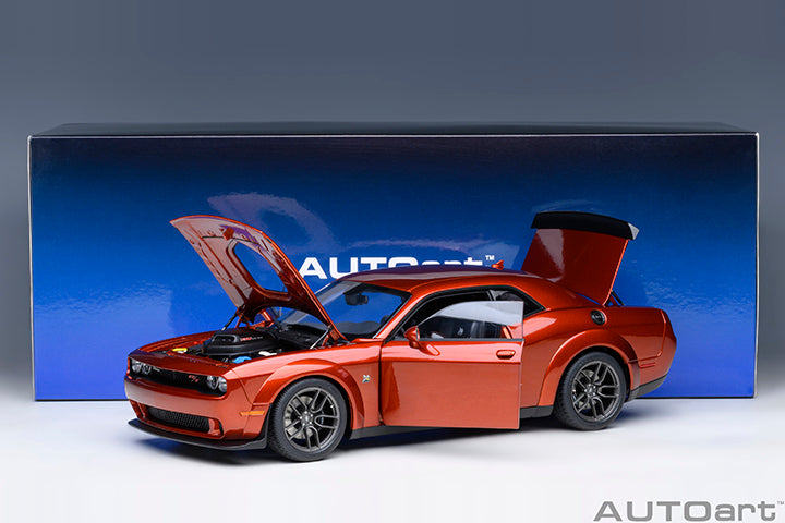 AUTOart 2022 Dodge Challenger R/T Scat Pack Widebody Sinamon Stick 1:18