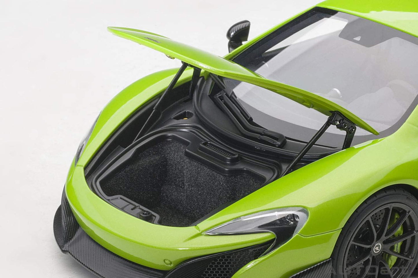 AUTOart 2016 Mclaren 675LT Coupe Napier Green 1:18