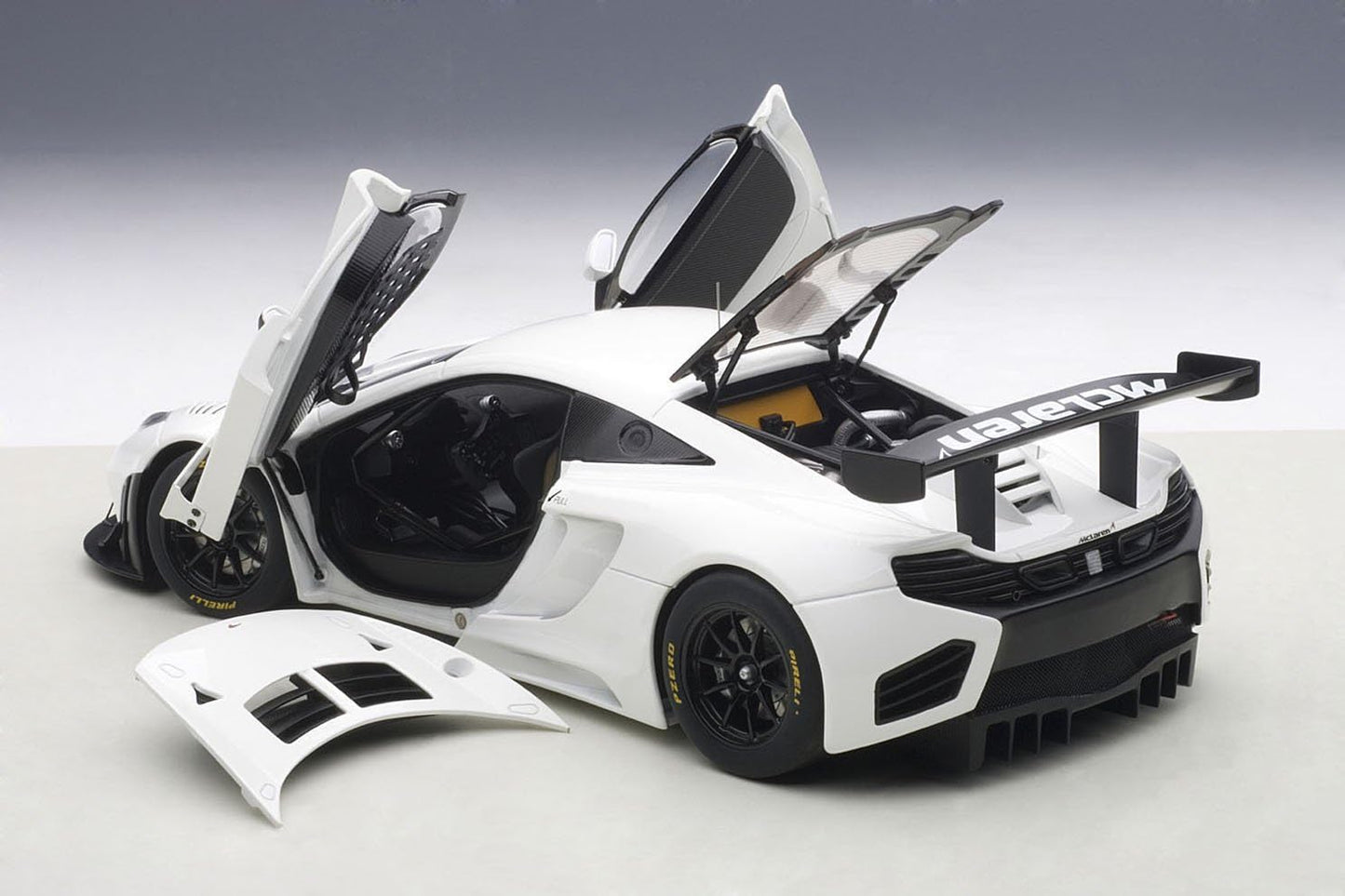 AUTOart Mclaren 12C GT3 White w/ Black Wheels 1:18