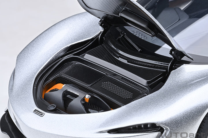 AUTOart Mclaren Speedtail Supernova Silver 1:18