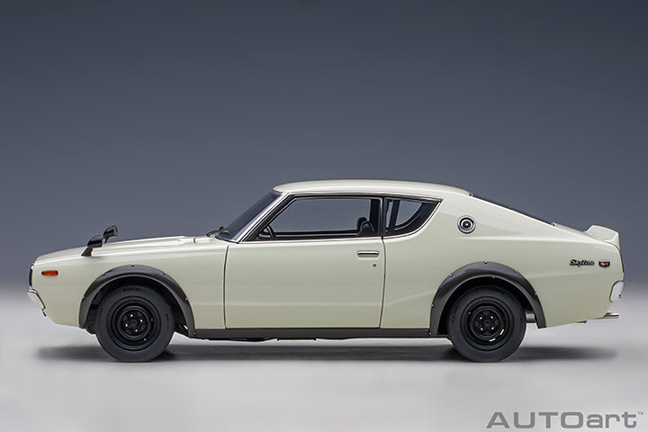 AUTOart Nissan Skyline 2000 GT-R (KPGC110) Standard Version White 1:18