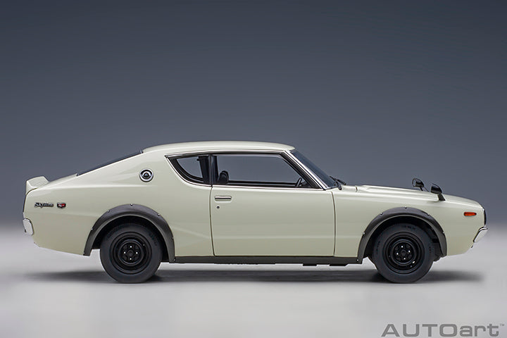 AUTOart Nissan Skyline 2000 GT-R (KPGC110) Standard Version White 1:18