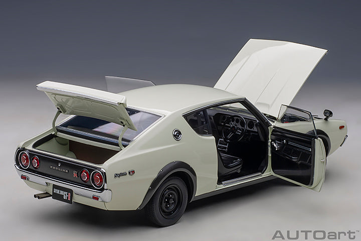 AUTOart Nissan Skyline 2000 GT-R (KPGC110) Standard Version White 1:18