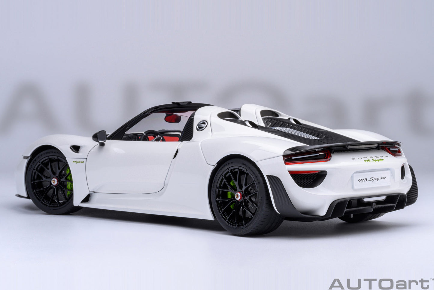 AUTOart Porsche 918 Spyder w/ Weissach Pkg White w/ Red Interior 1:18