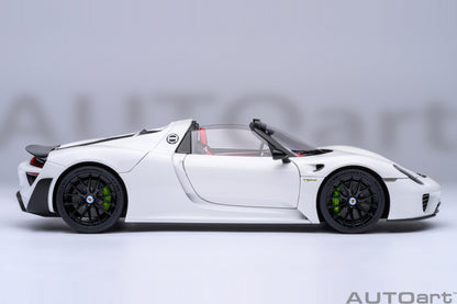 AUTOart Porsche 918 Spyder w/ Weissach Pkg White w/ Red Interior 1:18