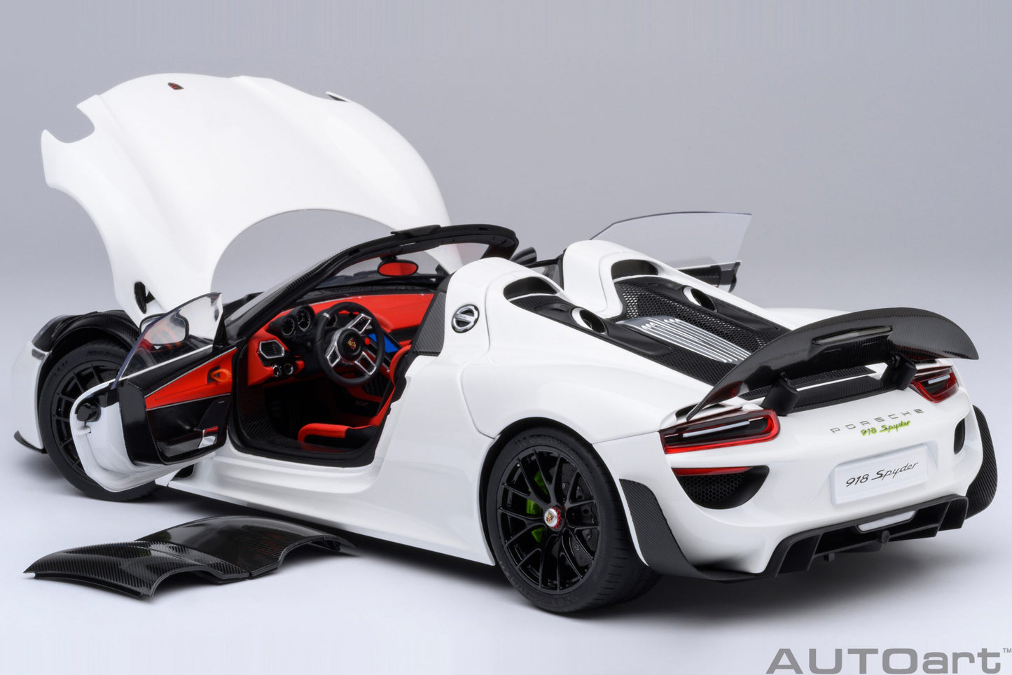 AUTOart Porsche 918 Spyder w/ Weissach Pkg White w/ Red Interior 1:18