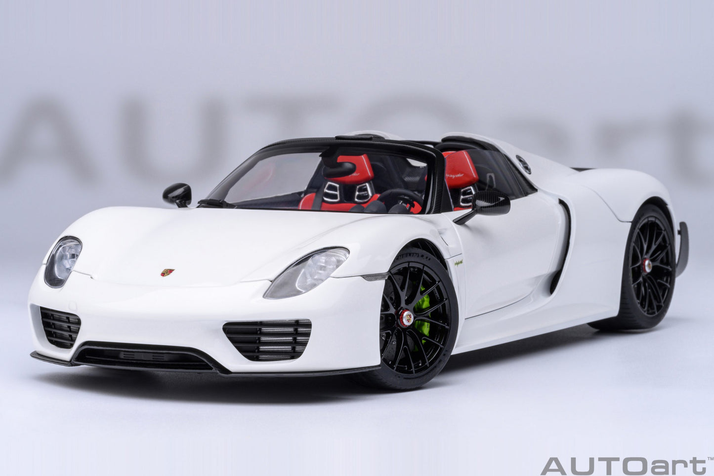 AUTOart Porsche 918 Spyder w/ Weissach Pkg White w/ Red Interior 1:18