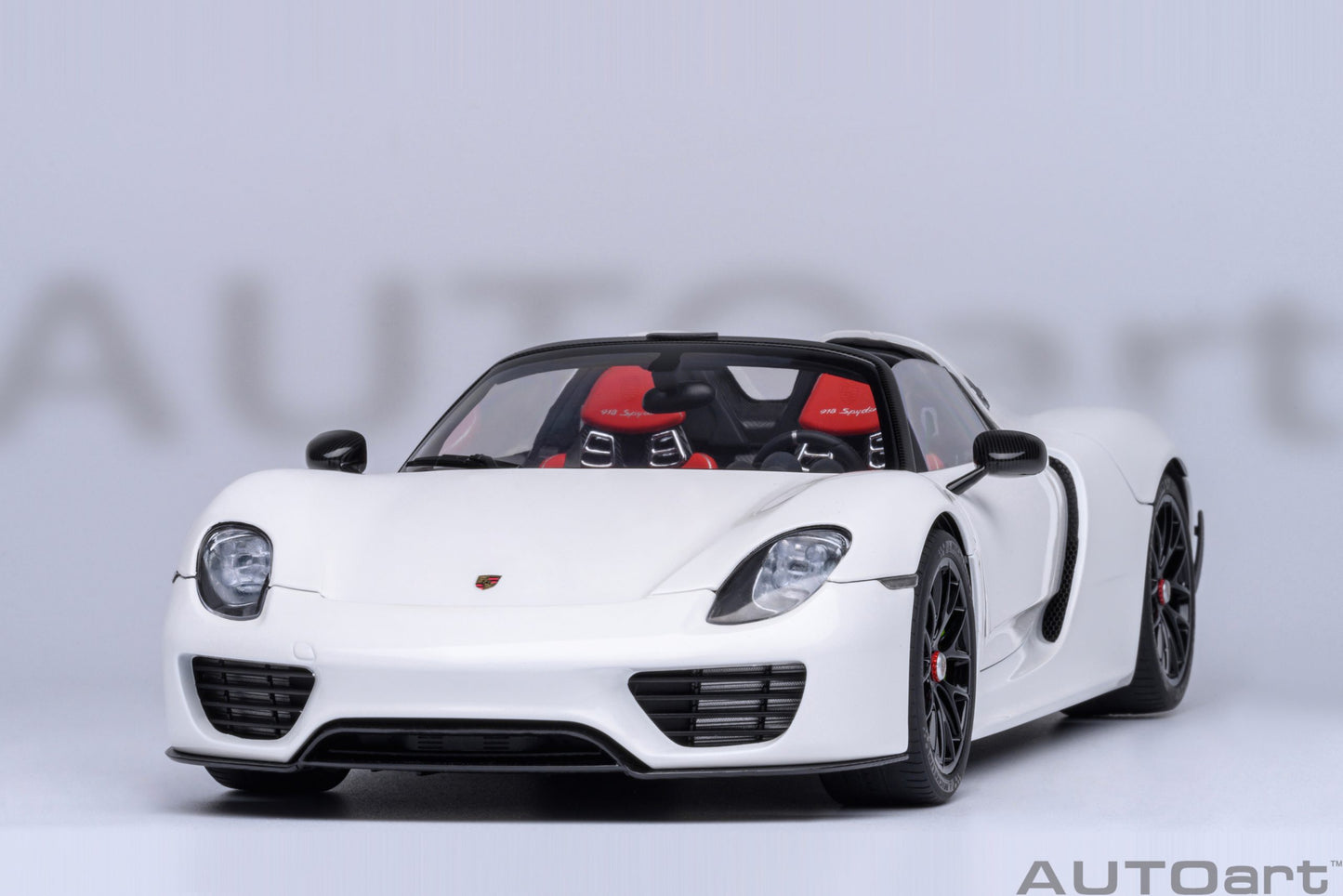 AUTOart Porsche 918 Spyder w/ Weissach Pkg White w/ Red Interior 1:18