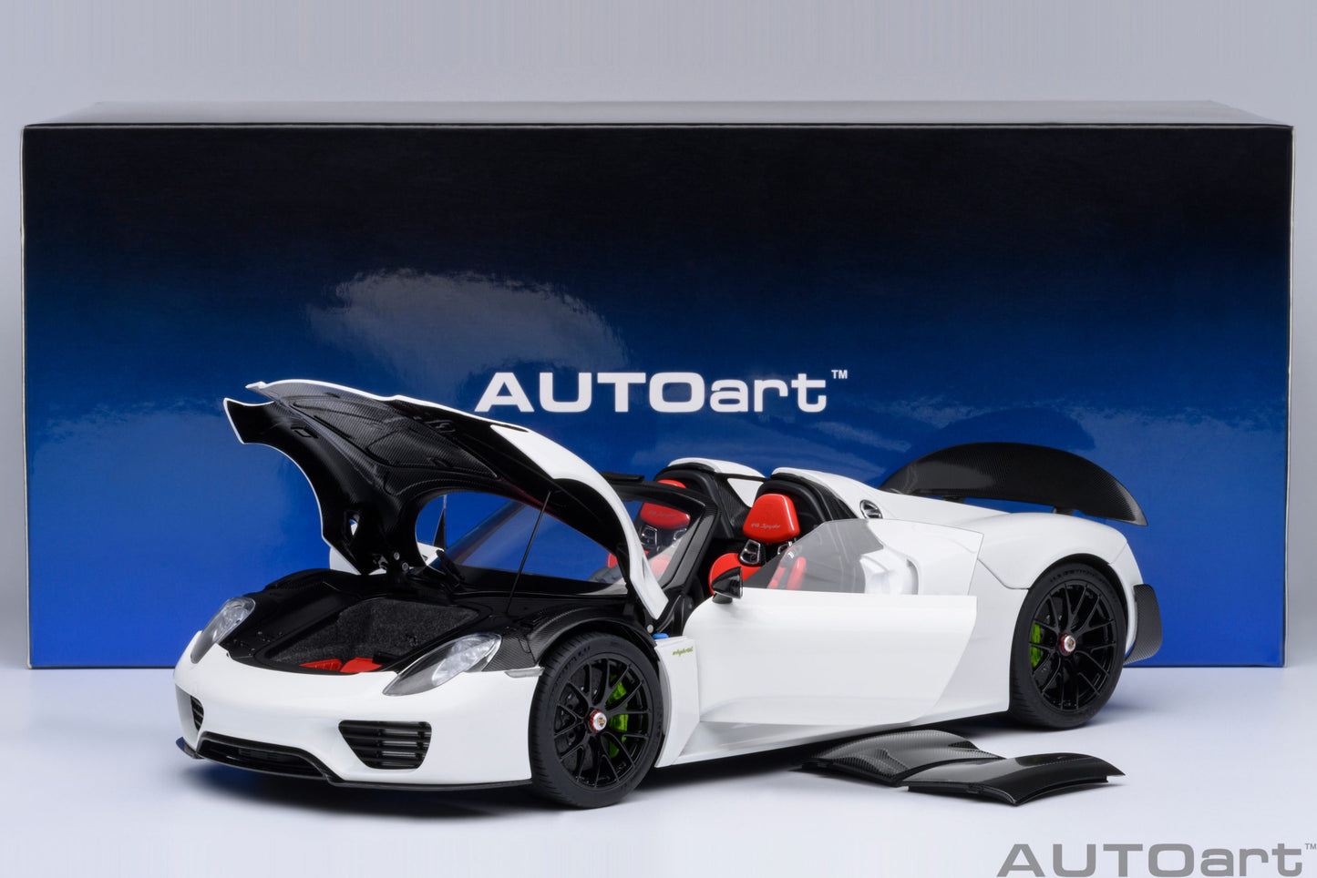 AUTOart Porsche 918 Spyder w/ Weissach Pkg White w/ Red Interior 1:18