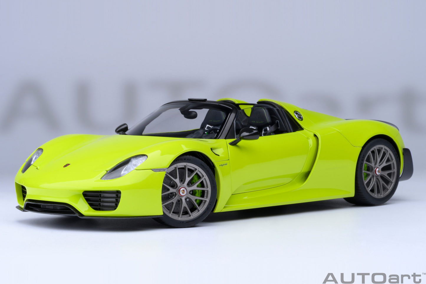 AUTOart Porsche 918 Spyder w/ Weissach Pkg Acid Green 1:18