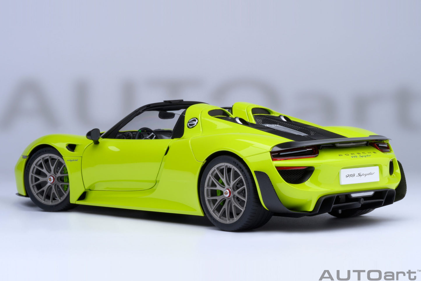 AUTOart Porsche 918 Spyder w/ Weissach Pkg Acid Green 1:18