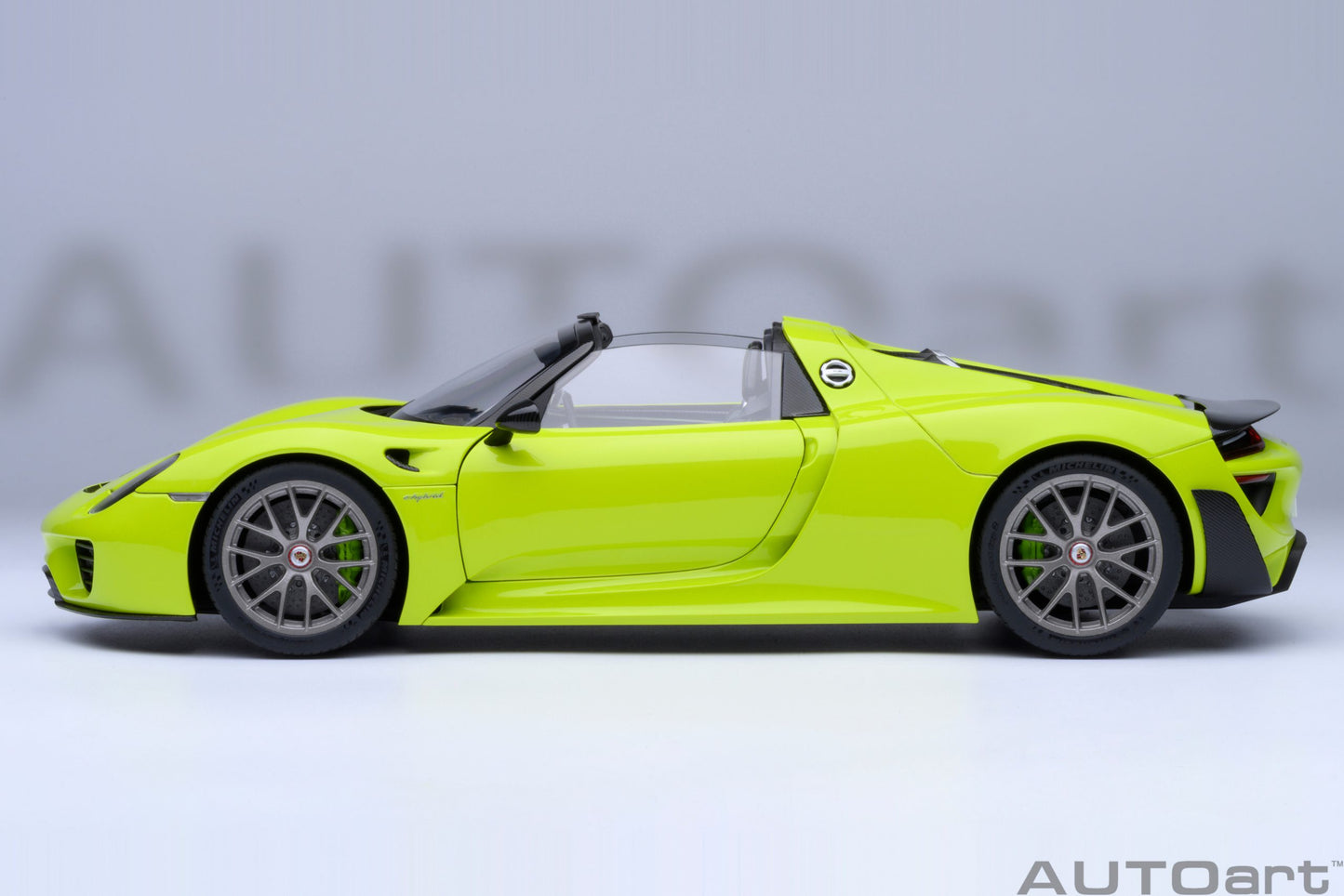 AUTOart Porsche 918 Spyder w/ Weissach Pkg Acid Green 1:18