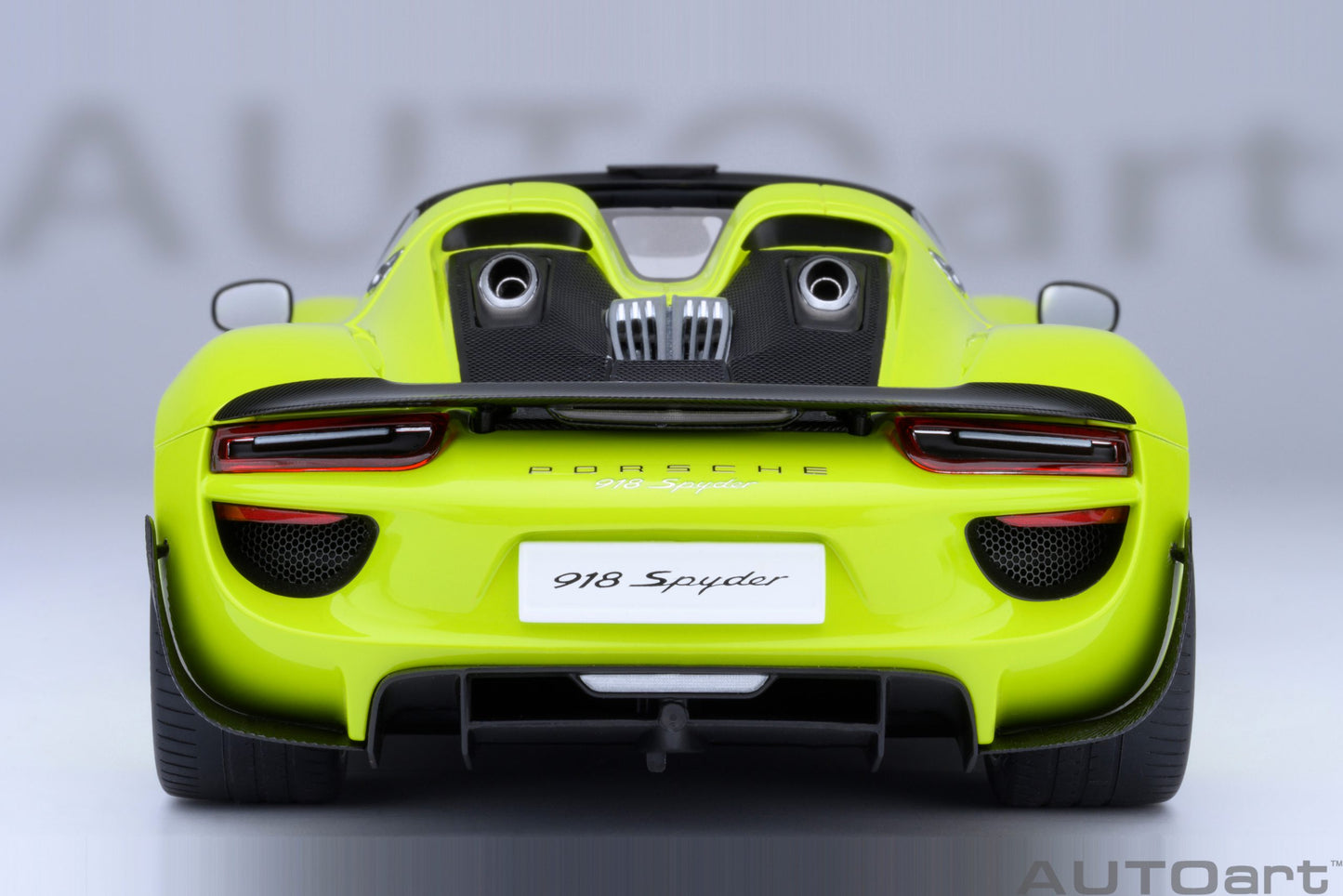 AUTOart Porsche 918 Spyder w/ Weissach Pkg Acid Green 1:18