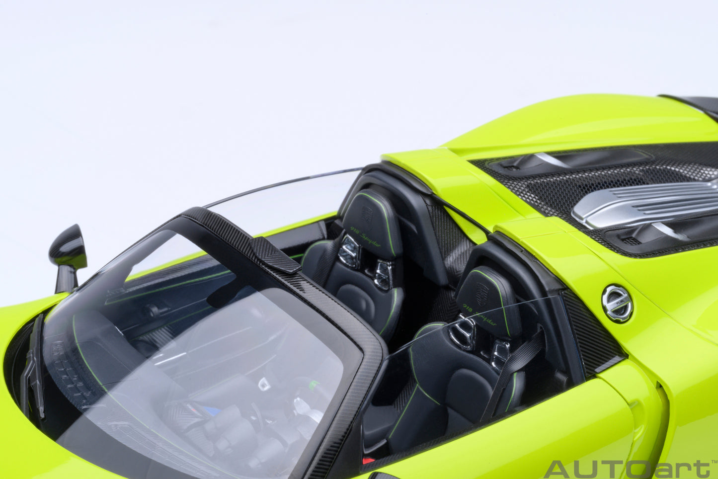 AUTOart Porsche 918 Spyder w/ Weissach Pkg Acid Green 1:18