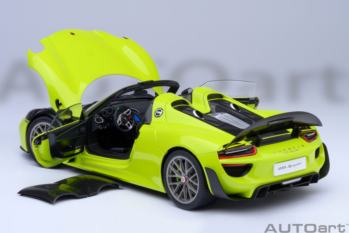 AUTOart Porsche 918 Spyder w/ Weissach Pkg Acid Green 1:18