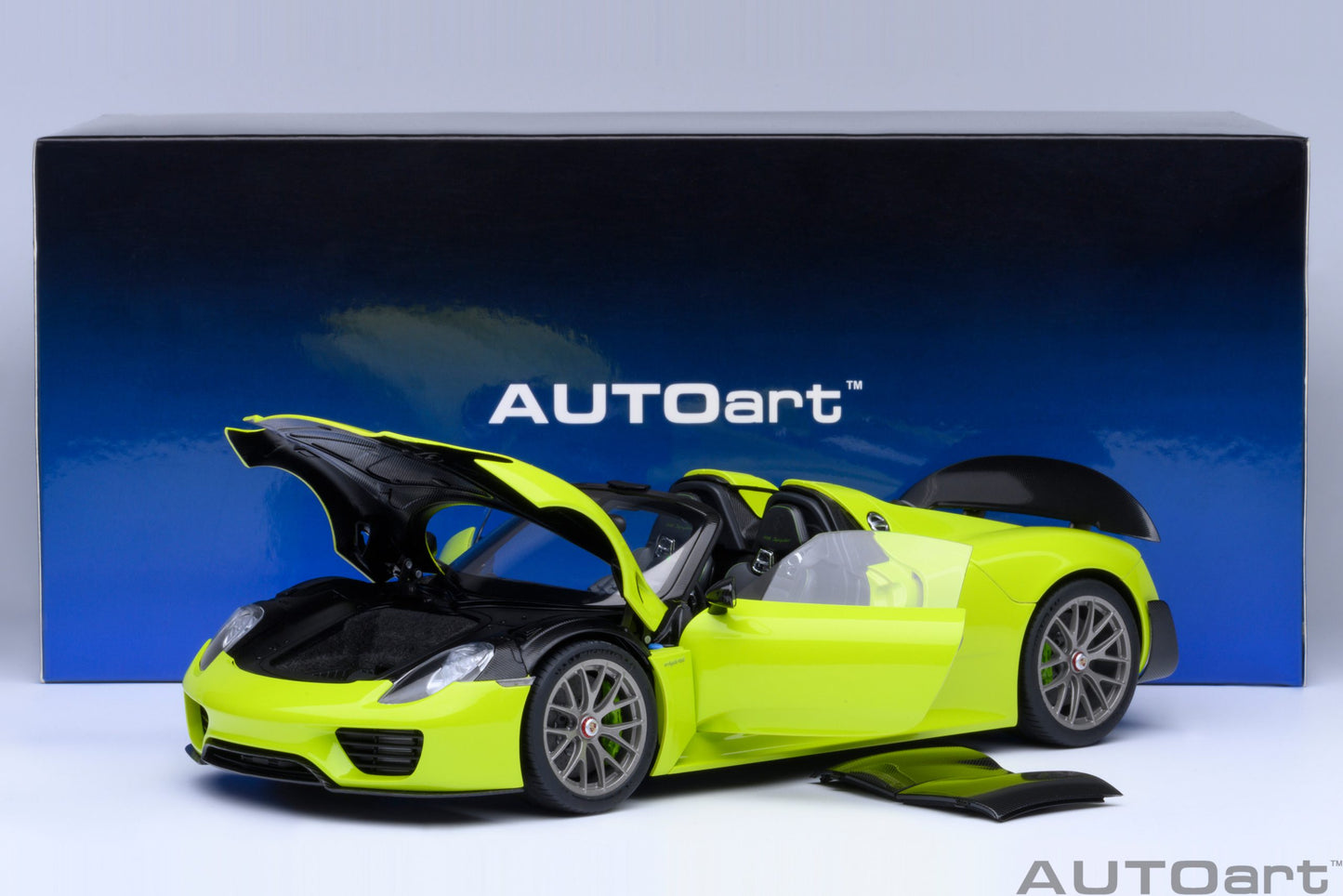 AUTOart Porsche 918 Spyder w/ Weissach Pkg Acid Green 1:18