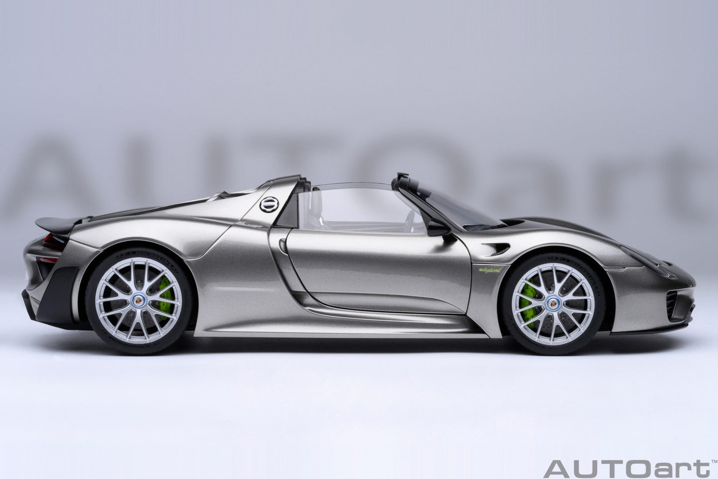 AUTOart Porsche 918 Spyder w/ Weissach Pkg Liquid Metal Silver 1:18