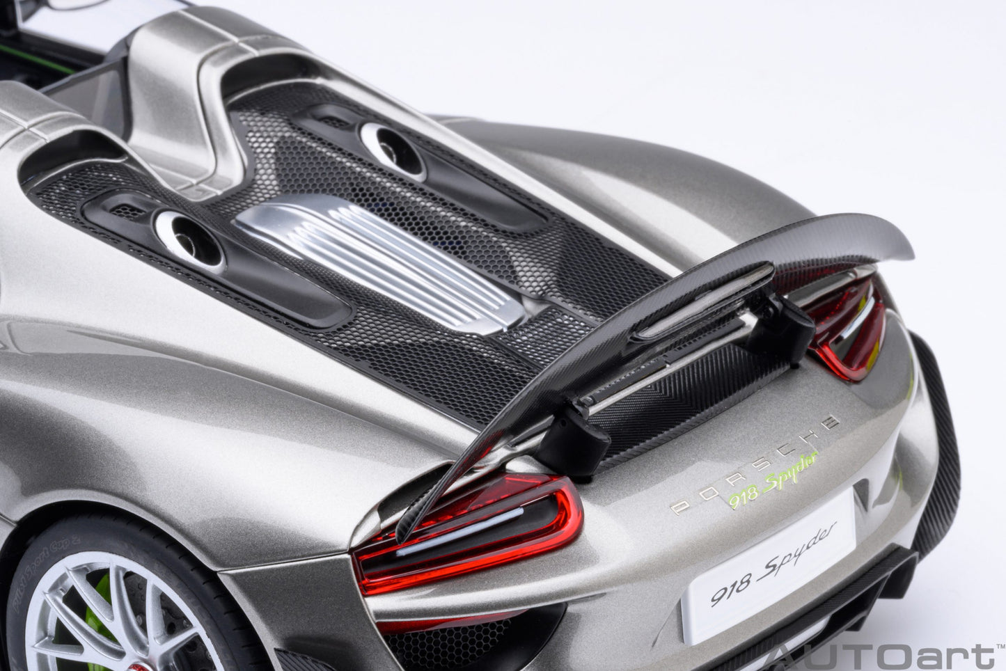 AUTOart Porsche 918 Spyder w/ Weissach Pkg Liquid Metal Silver 1:18