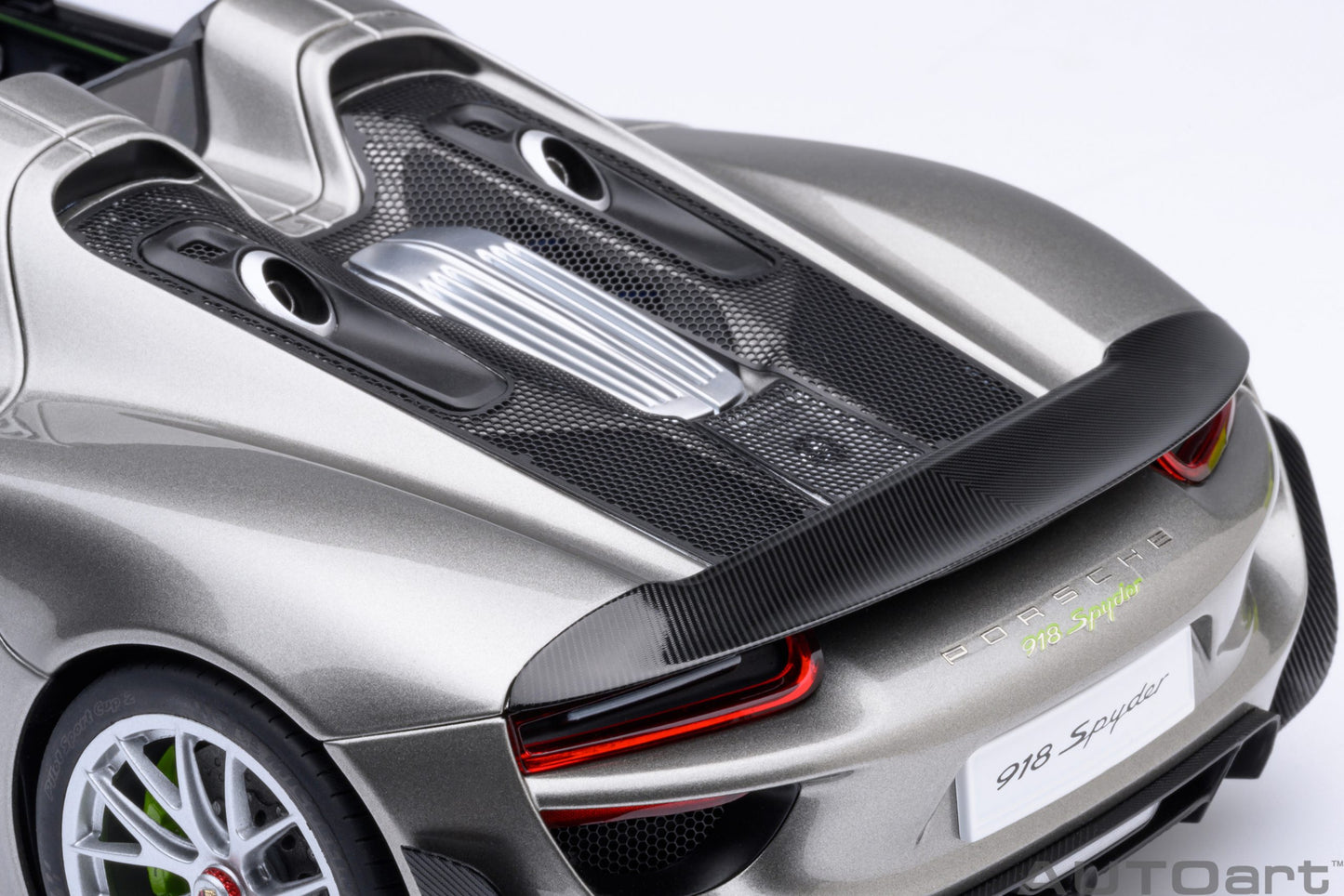 AUTOart Porsche 918 Spyder w/ Weissach Pkg Liquid Metal Silver 1:18