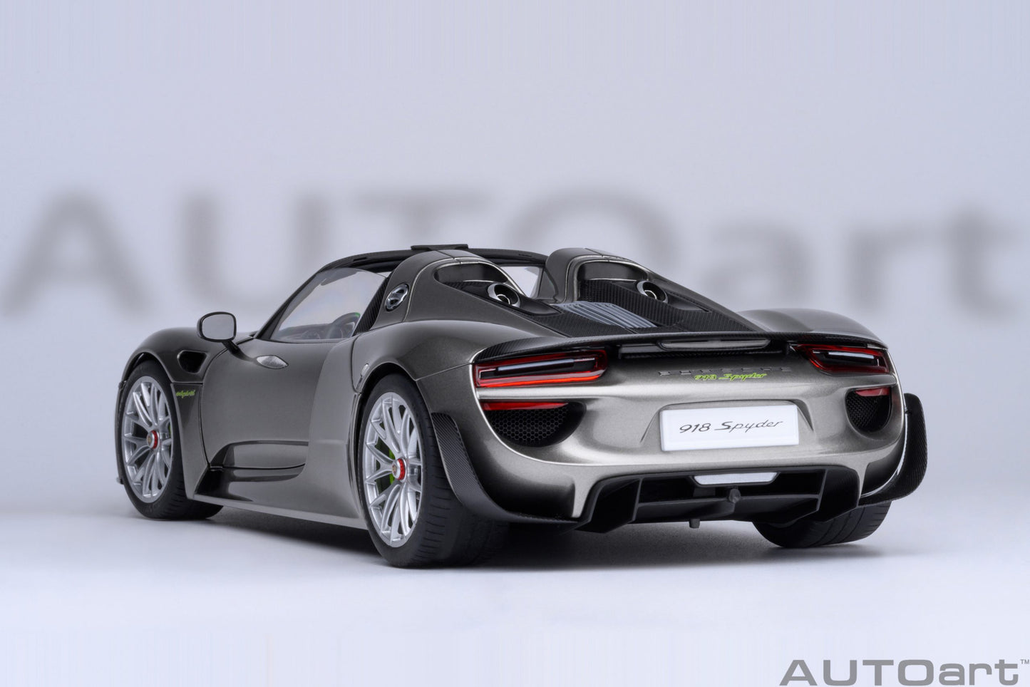 AUTOart Porsche 918 Spyder w/ Weissach Pkg Liquid Metal Silver 1:18