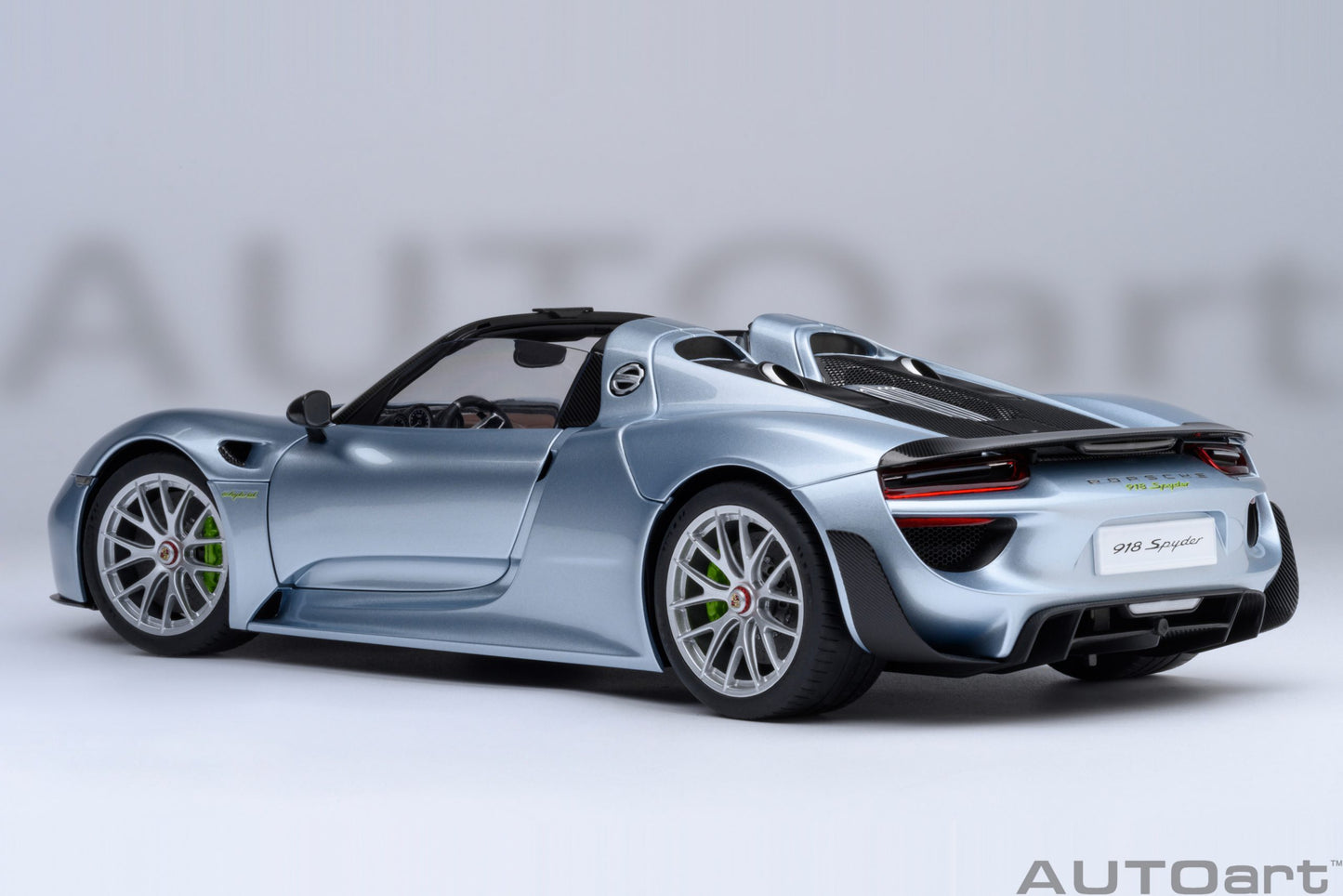 AUTOart Porsche 918 Spyder w/ Weissach Pkg Liquid Metal Chrome Blue 1:18