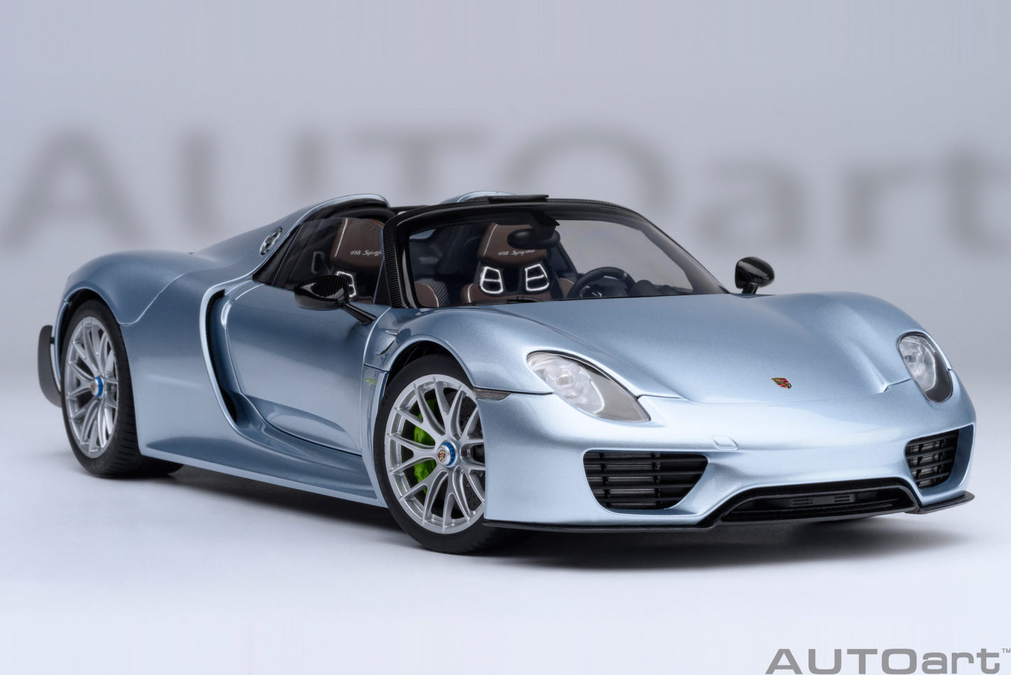 AUTOart Porsche 918 Spyder w/ Weissach Pkg Liquid Metal Chrome Blue 1:18