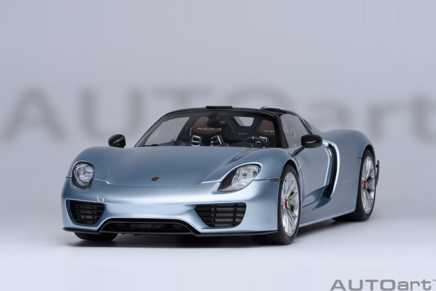 AUTOart Porsche 918 Spyder w/ Weissach Pkg Liquid Metal Chrome Blue 1:18