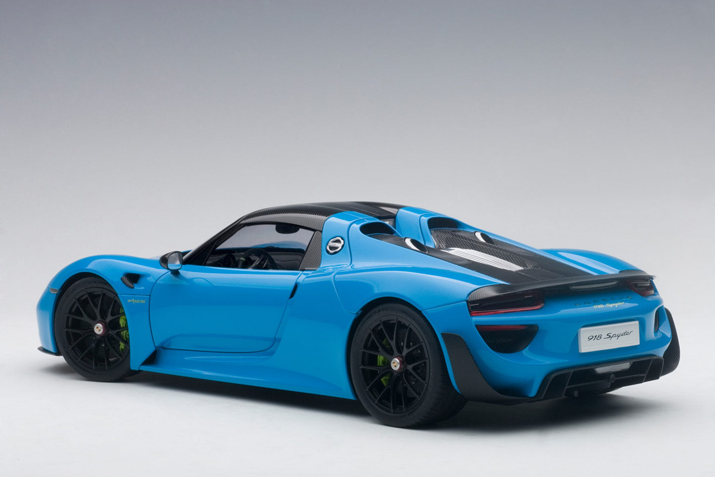 AUTOart Porsche 918 Spyder w/ Weissach Pkg Riviera Blue 1:18