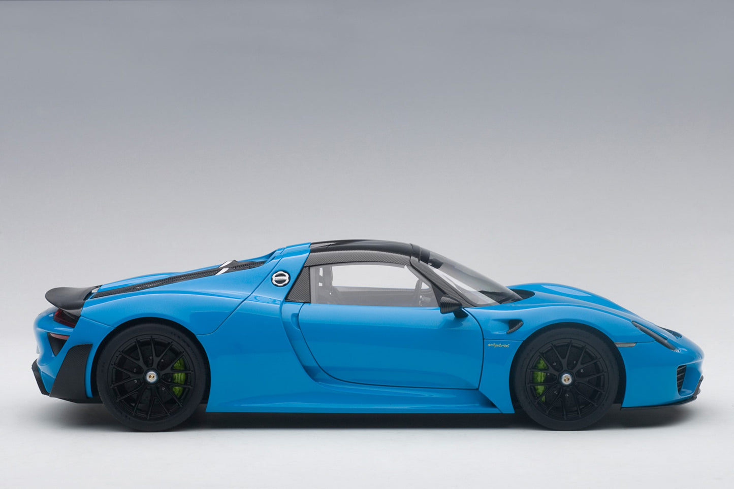 AUTOart Porsche 918 Spyder w/ Weissach Pkg Riviera Blue 1:18