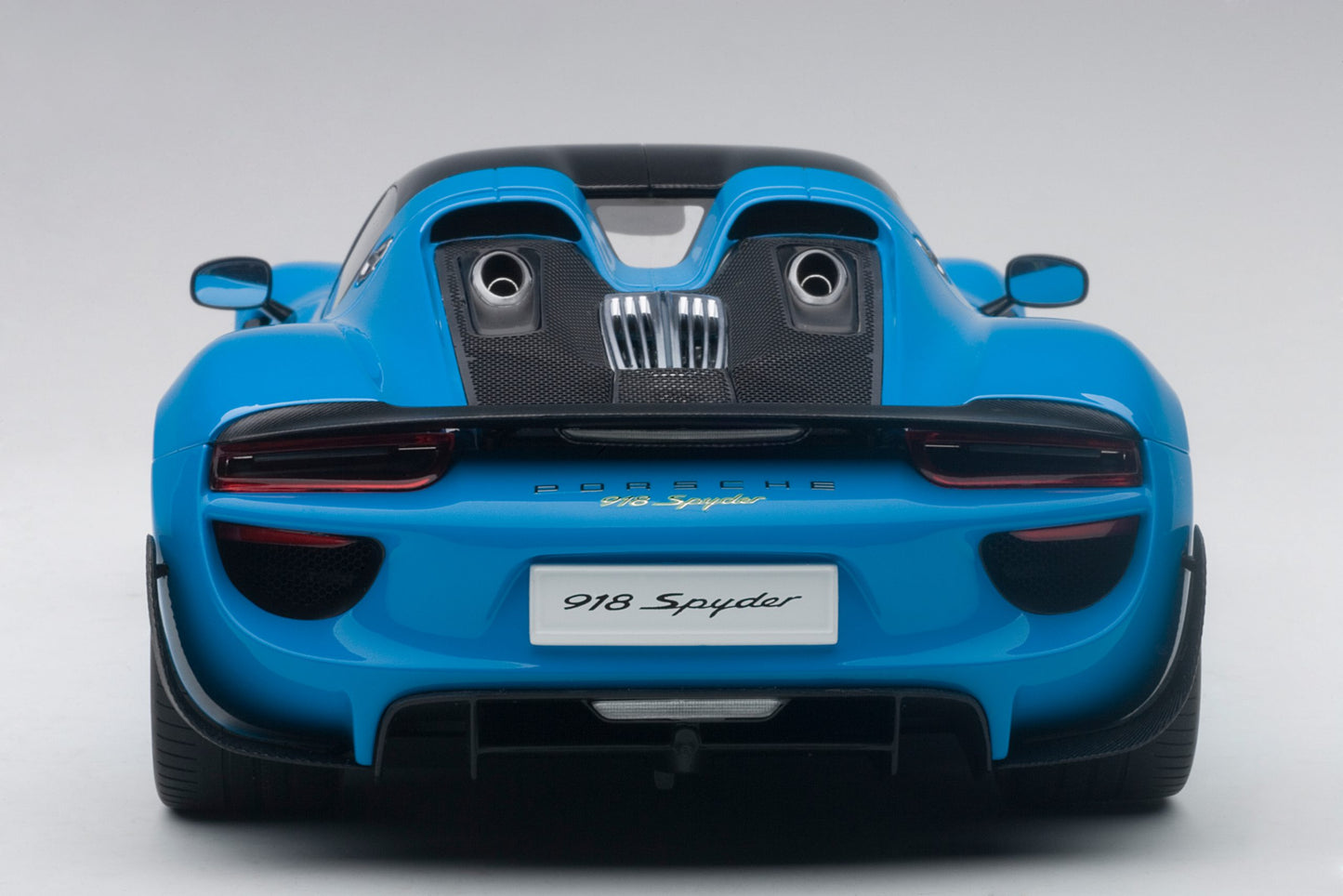 AUTOart Porsche 918 Spyder w/ Weissach Pkg Riviera Blue 1:18