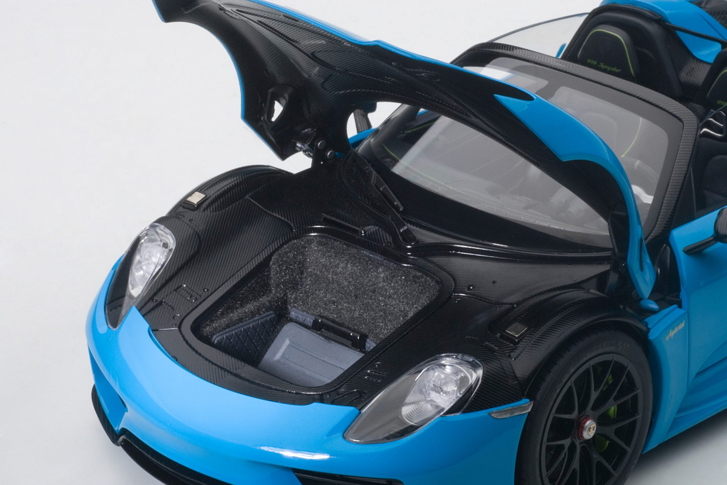 AUTOart Porsche 918 Spyder w/ Weissach Pkg Riviera Blue 1:18