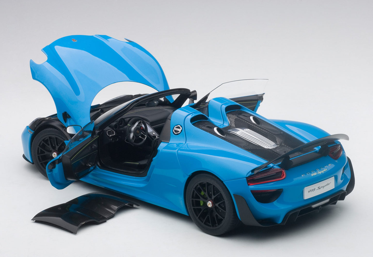 AUTOart Porsche 918 Spyder w/ Weissach Pkg Riviera Blue 1:18