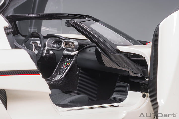 AUTOart Koenigsegg Regera White w/ Carbon Black and Red Accents 1:18