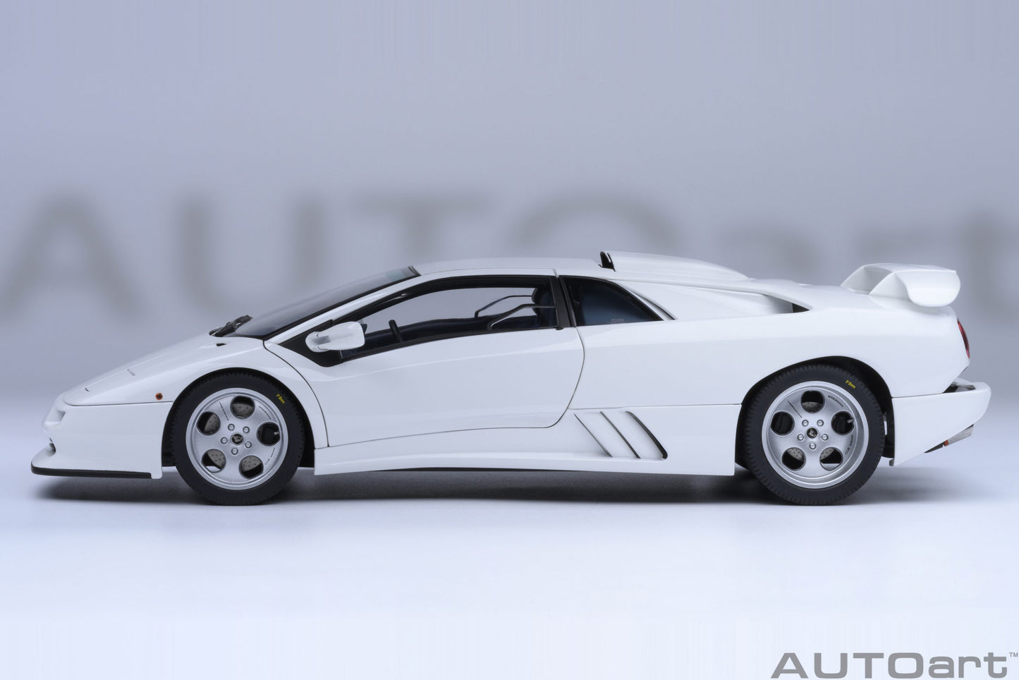 AUTOart 1995 Lamborghini Diablo SE30 Jota Impact White 1:18