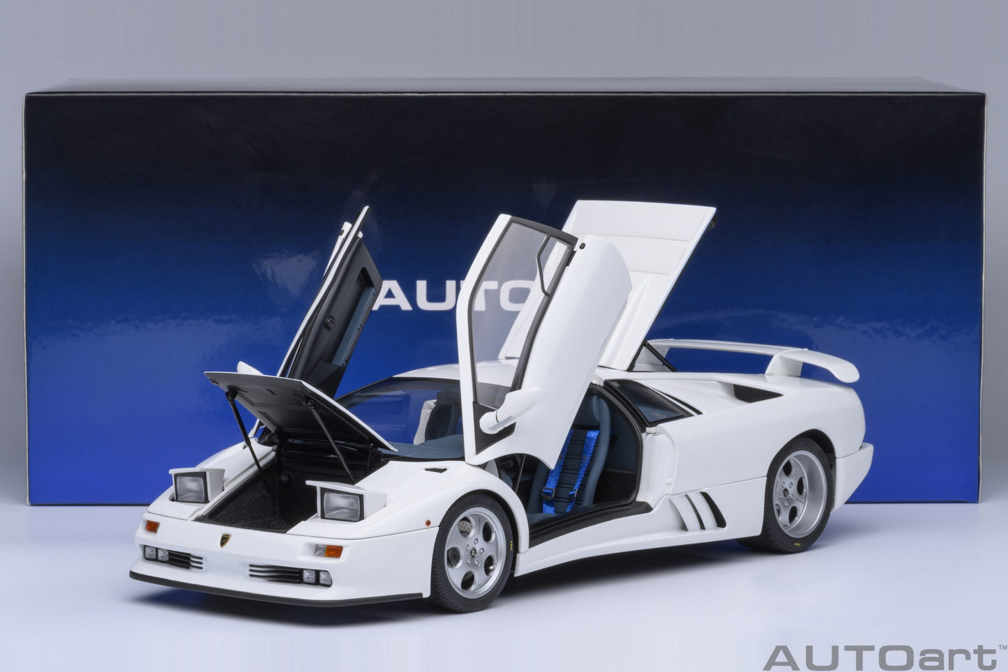 AUTOart 1995 Lamborghini Diablo SE30 Jota Impact White 1:18