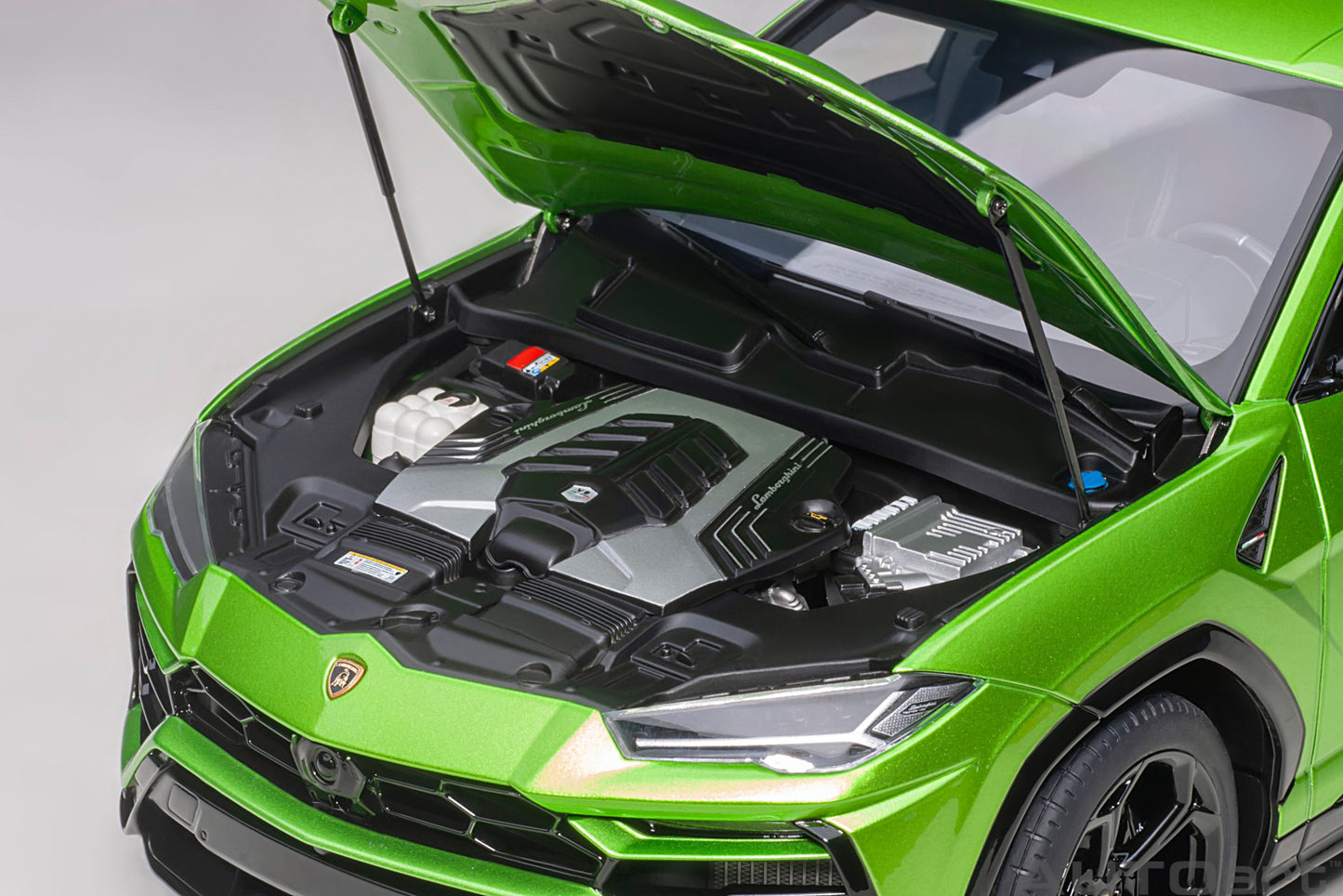 AUTOart Lamborghini Urus Verde Selvans (Pearl Green) 1:18