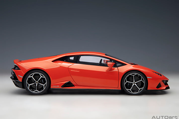 AUTOart 2018 Lamborghini Huracan EVO Arancio Xanto (Golden Orange) 1:18