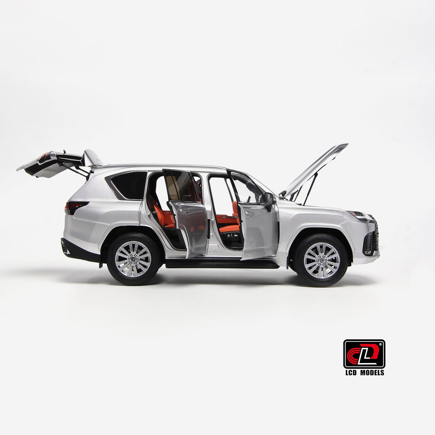 LCD 2024 Lexus LX600 Silver Metallic 1:18