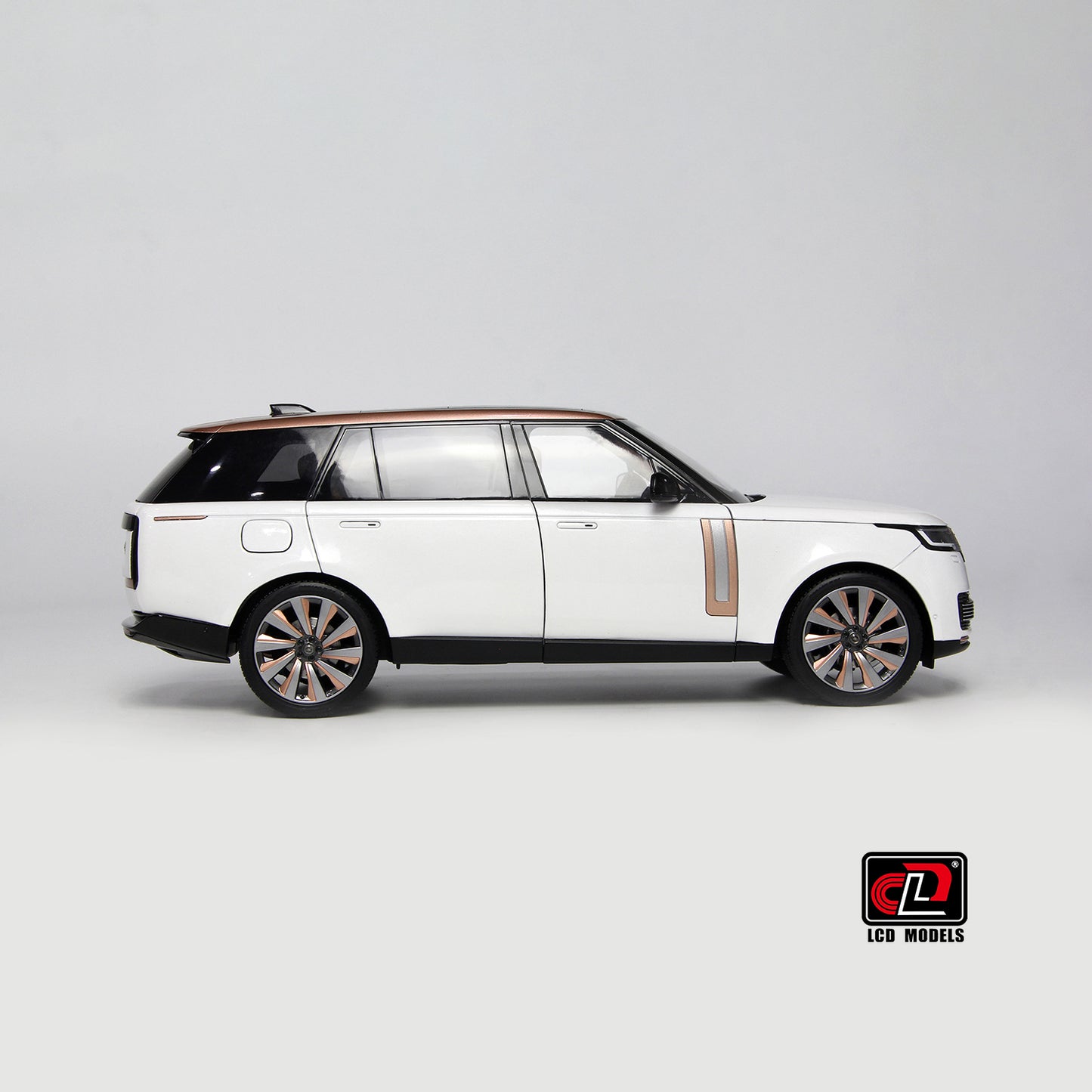 LCD 2022 Land Rover Range Rover SVA White w/ Bronze Accents 1:18