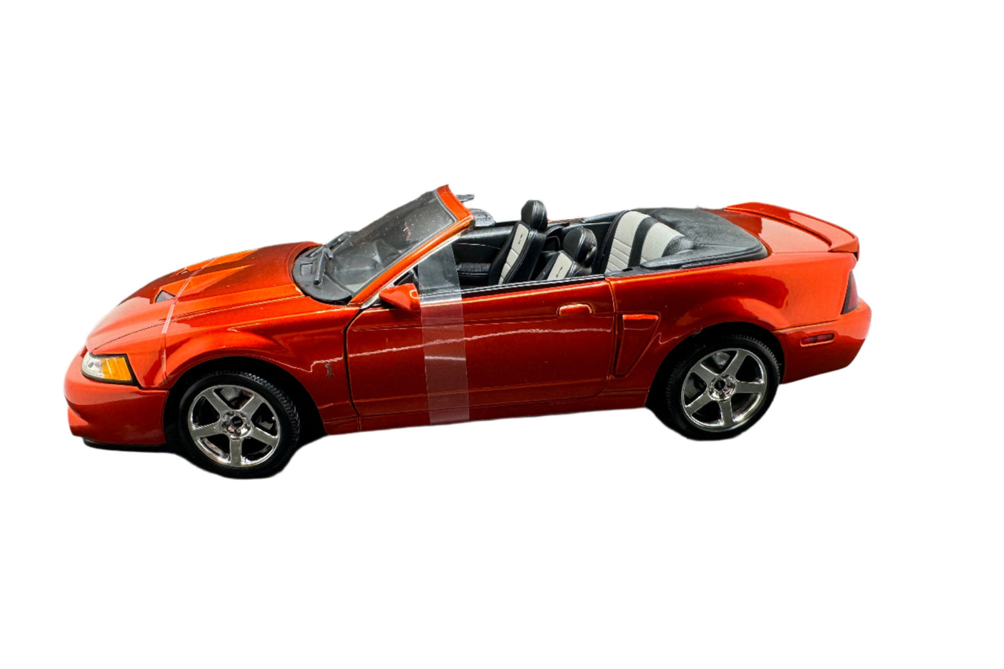 Maisto 2003 Ford SVT Mustang Cobra Convertible Burnt Orange Metallic 1:18