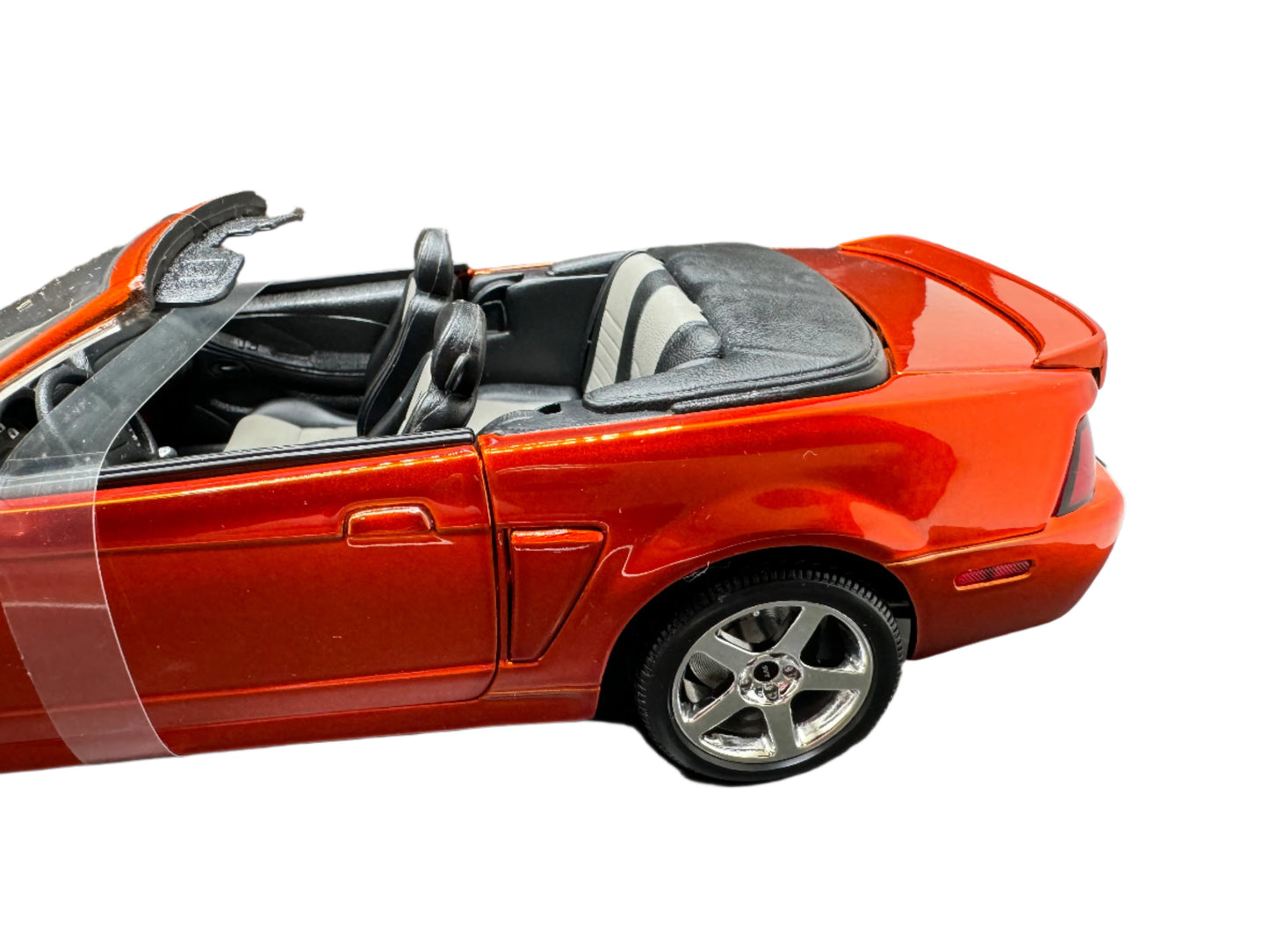 Maisto 2003 Ford SVT Mustang Cobra Convertible Burnt Orange Metallic 1:18