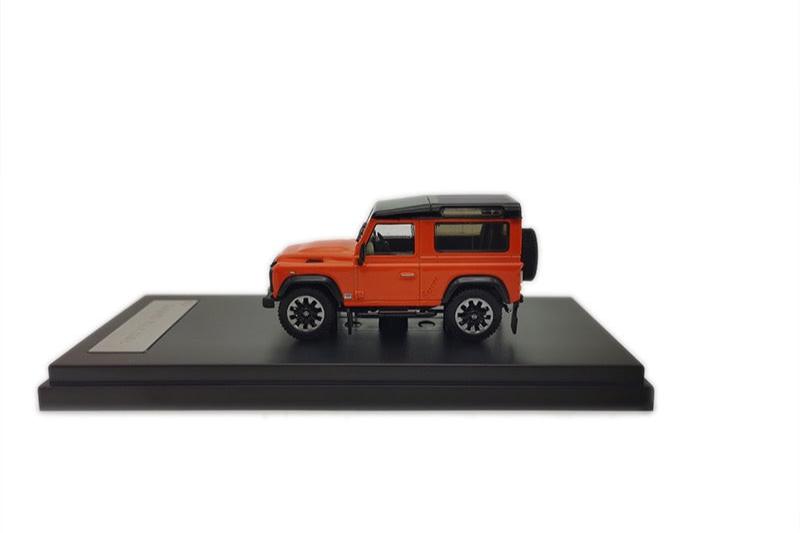 1:64 2018 Land Rover Defender 90 works V8 70th Edition (Orange)