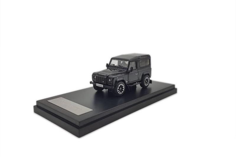 1:64 2018 Land Rover Defender 90 works V8 70th Edition (Black)