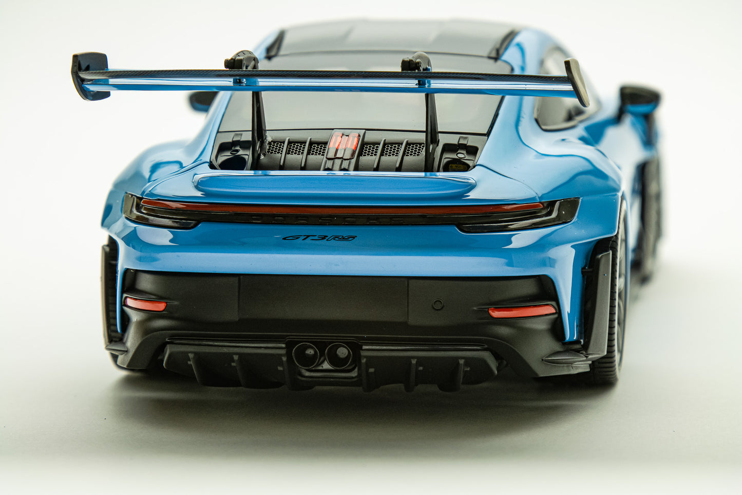 Minichamps 2022 Porsche 911 992 GT3 RS Blue w/ Weissach Package, Dark Silver Wheels  1:18 LIMITED