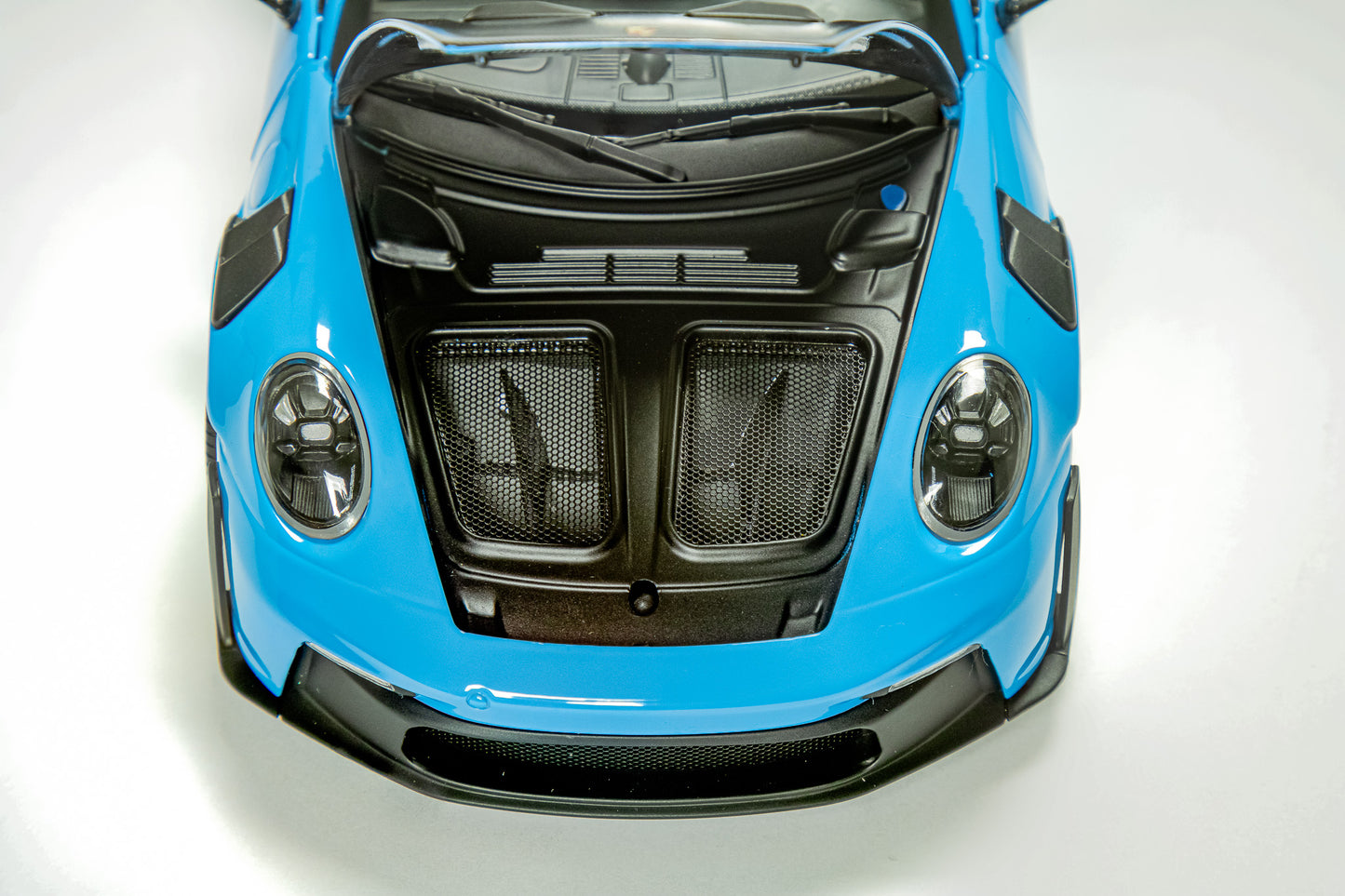 Minichamps 2022 Porsche 911 992 GT3 RS Blue w/ Weissach Package, Dark Silver Wheels  1:18 LIMITED