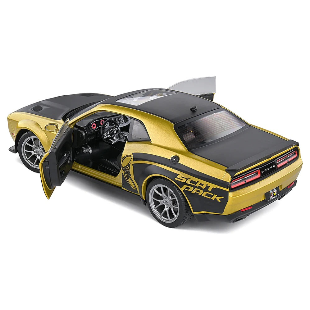 Solido 2023 Dodge Challenger R/T Scat Pack Widebody Streetfighter Goldrush G 1:18