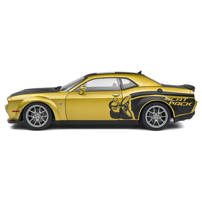 Solido 2023 Dodge Challenger R/T Scat Pack Widebody Streetfighter Goldrush G 1:18