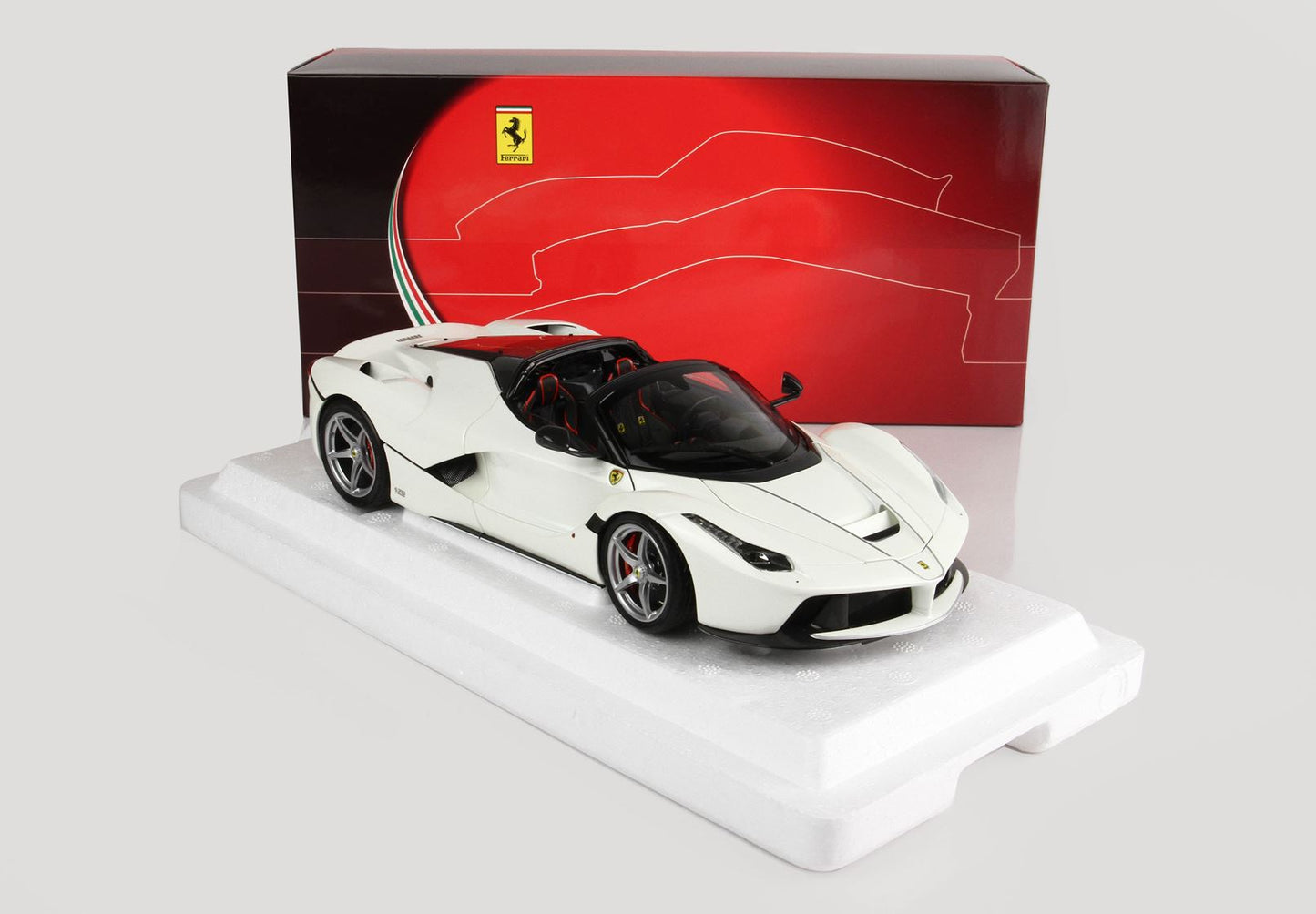 BBR 2016 Ferrari LaFerrari Aperta Spider Bianco Italia (Metallic Italian White) 1:18