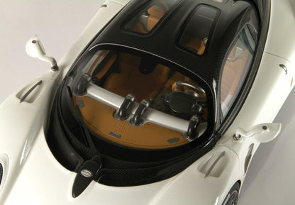 BBR 2022 Pagani Utopia Pearl White with Carbon Fiber Roof WITH DISPLAY 1:18